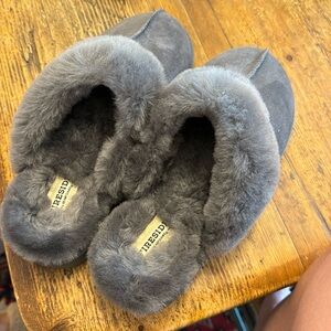 Fireside by dearfoam Sydney grey slippers